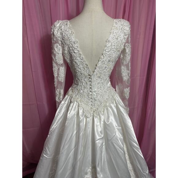 Vintage Venus Long Sleeved Wedding Dress With Detachable Train Size 10W - Picture 9 of 9